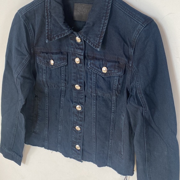 (A8) SILENT NEW YORK Women's Denim Jacket, raw hem in dark blue, size large, NWT - Picture 7 of 14
